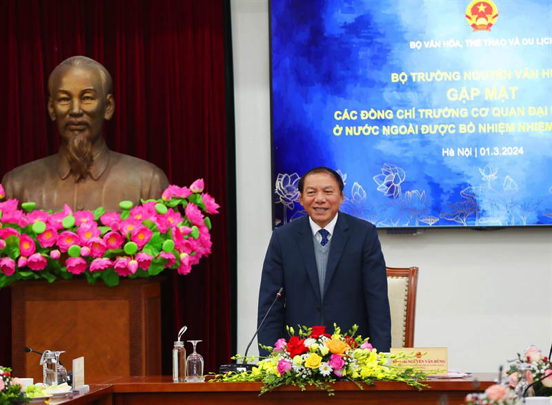  Bộ trưởng Nguyễn Vắn Hùng phát biểu tại buổi làm việc